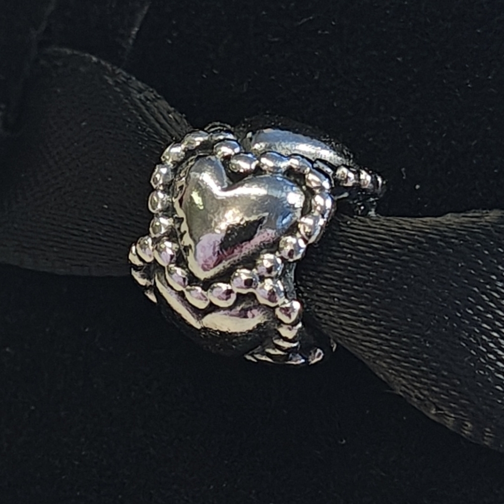 Authentic Pandora Retired Everlasting Love Charm - 790448